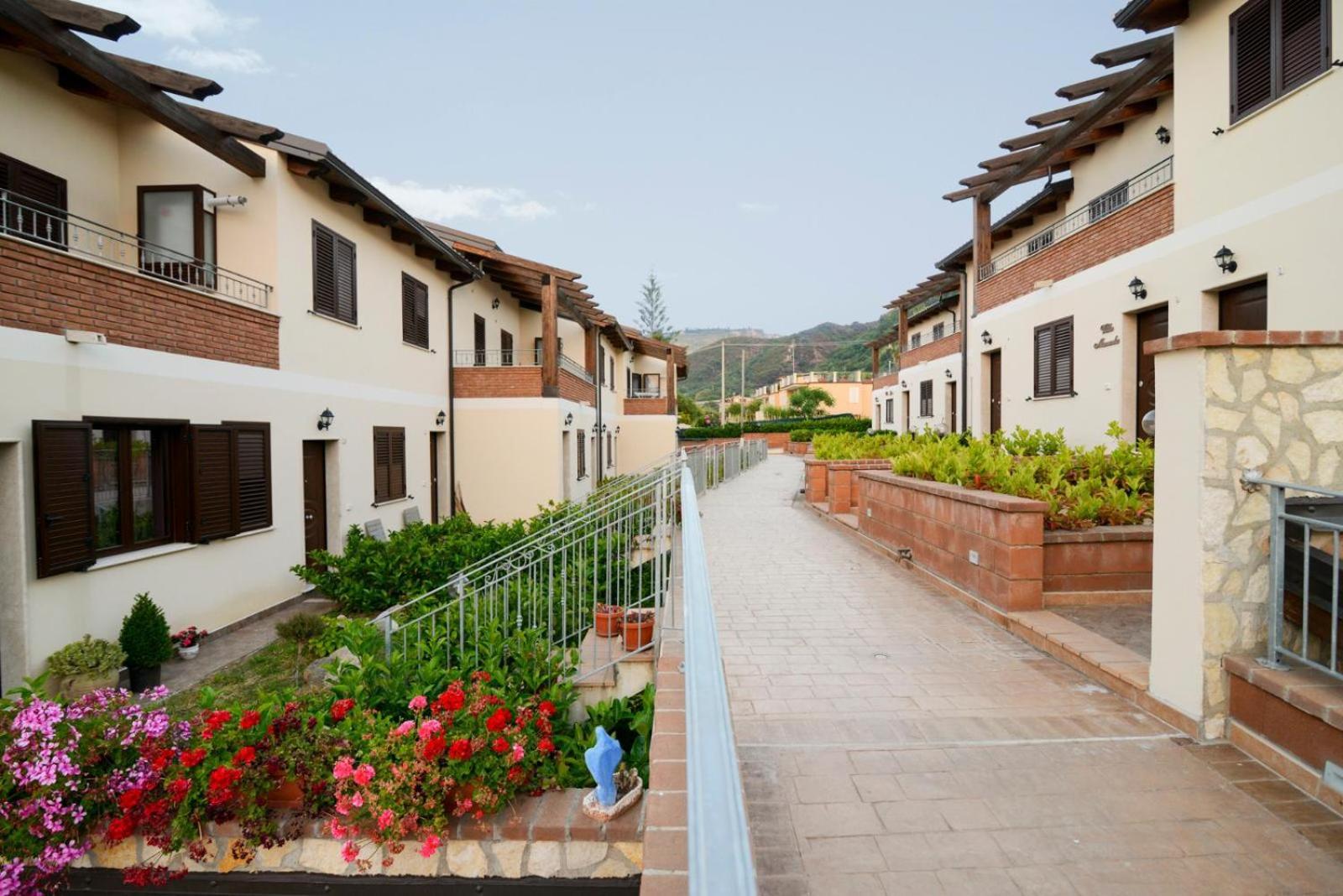 Le Case Del Carmine Con Giardino E Parcheggio A Tropea Bagian luar foto